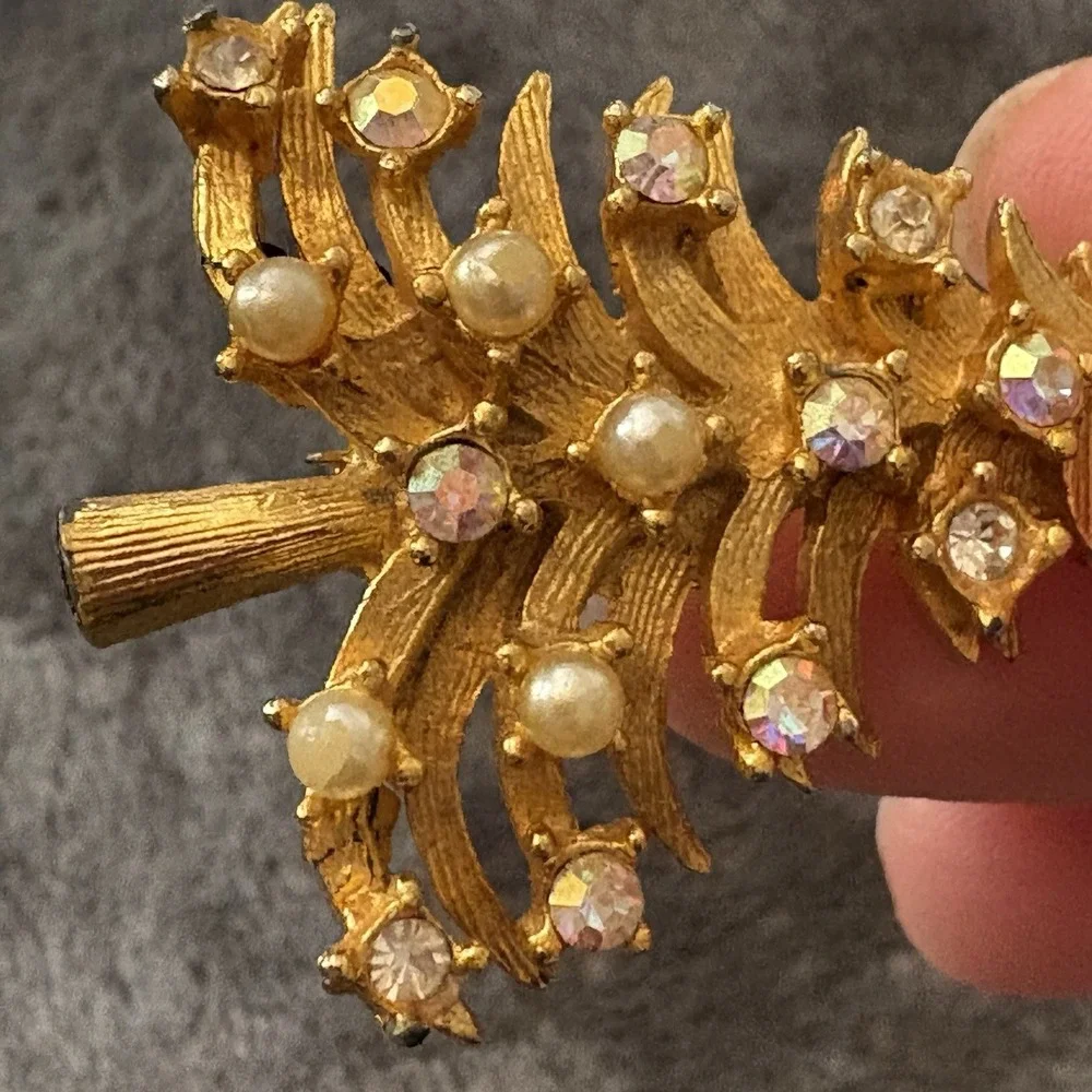 VTG MCM MYLU‎ Christmas Tree Brooch Gold Tone Rhinestone Pearl 2" Holiday Pin - Picture 9 of 10